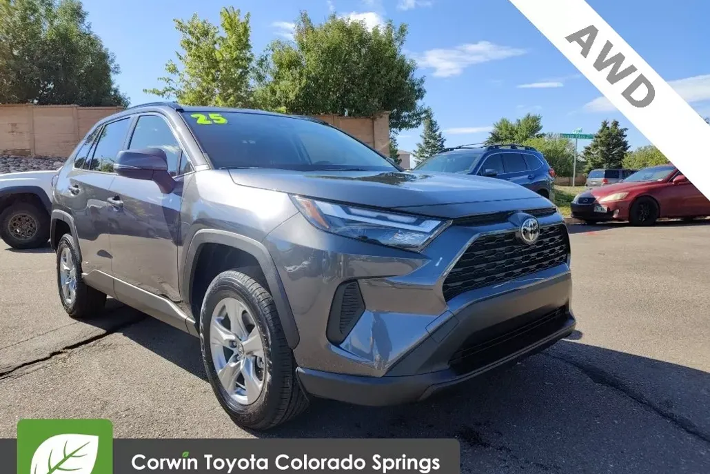 2025 Toyota RAV4 Hybrid XLE photo 1