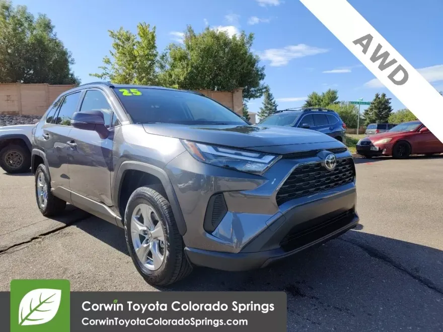2025 Toyota RAV4 Hybrid XLE photo 1