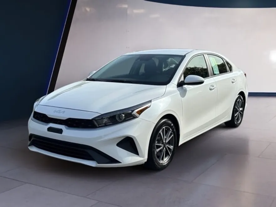 2023 Kia Forte LXS photo 1