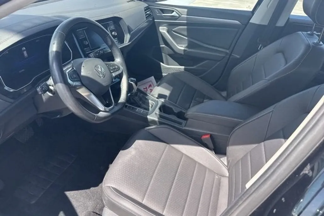 2024 Volkswagen Jetta SE photo 1
