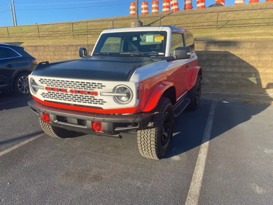 2025 Ford Bronco Base photo 1