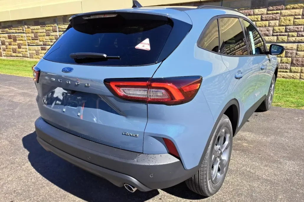 2026 Ford Escape ST-Line photo 1