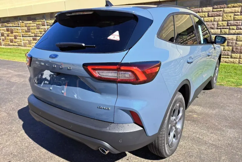 2026 Ford Escape ST-Line photo 1