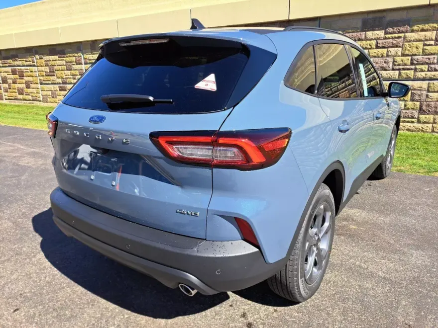 2026 Ford Escape ST-Line photo 1