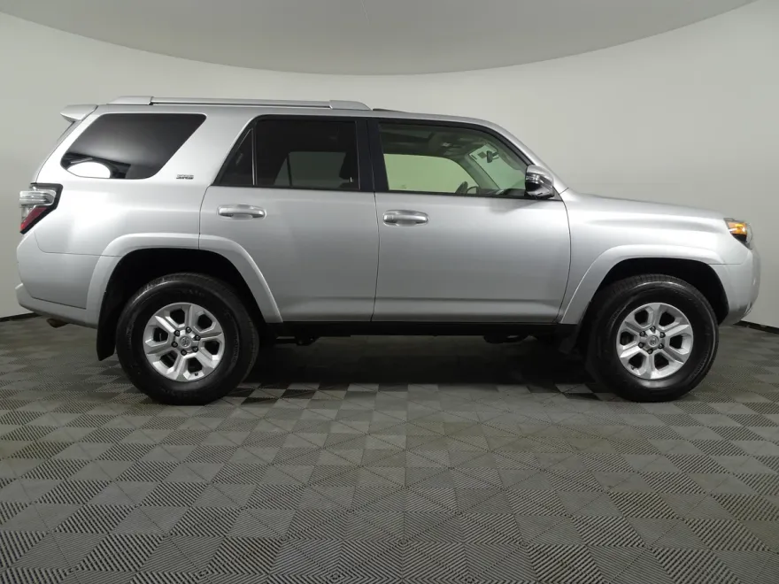 2016 Toyota 4Runner 4WD V6 SR5 Premium photo 1