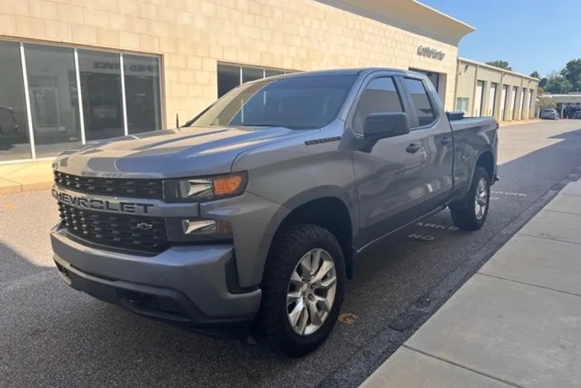 2019 Chevrolet Silverado Custom photo 1