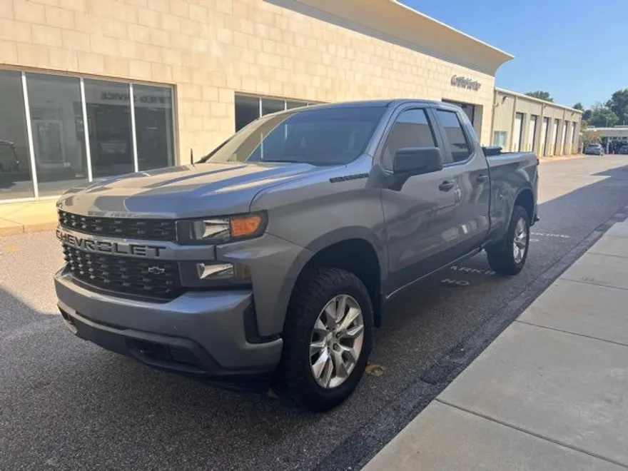 2019 Chevrolet Silverado Custom photo 1