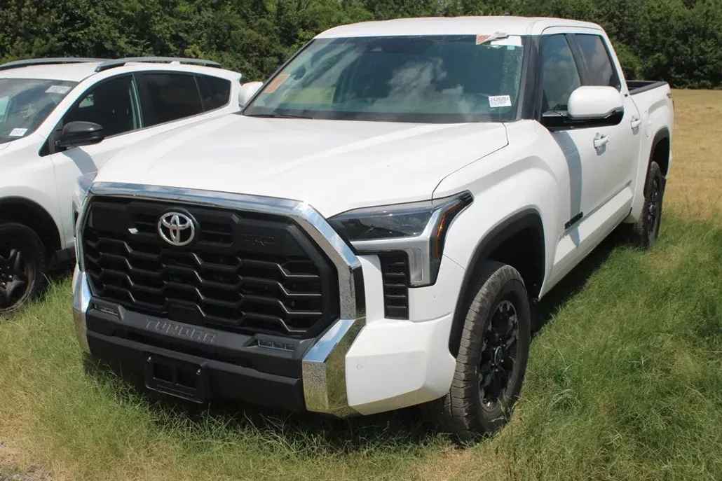 2022 Toyota Tundra SR5 photo 1