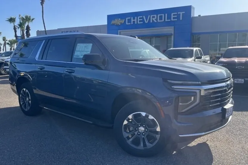 2025 Chevrolet Suburban LS photo 1