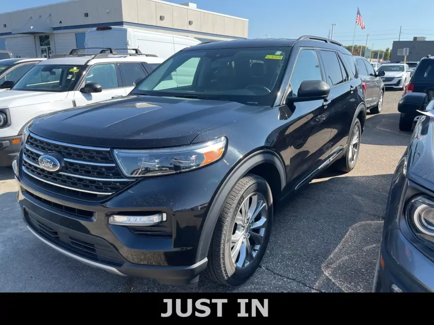 2022 Ford Explorer XLT photo 1