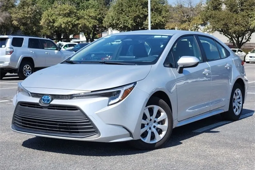 2025 Toyota Corolla Hybrid LE photo 1