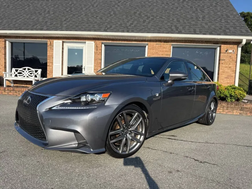 2016 Lexus IS 300 photo 1
