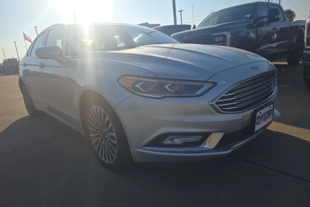 2017 Ford Fusion SE photo 1