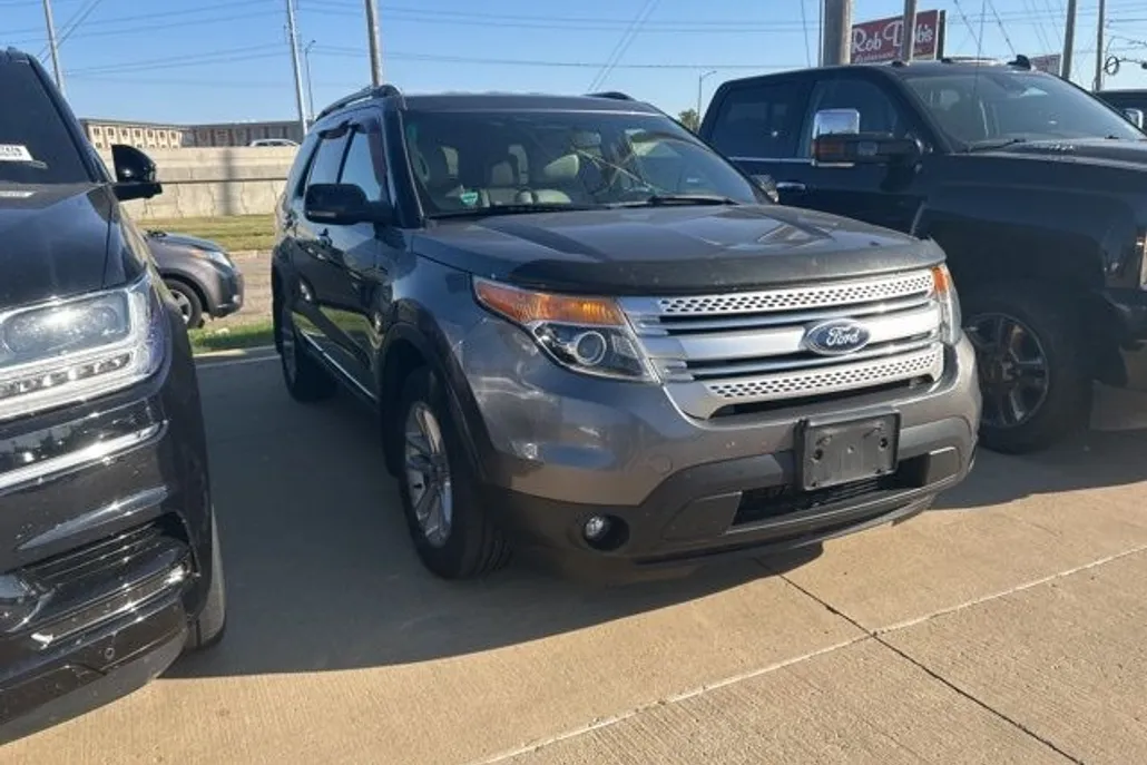 2011 Ford Explorer XLT photo 1
