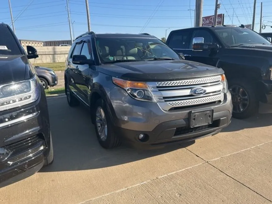 2011 Ford Explorer XLT photo 1