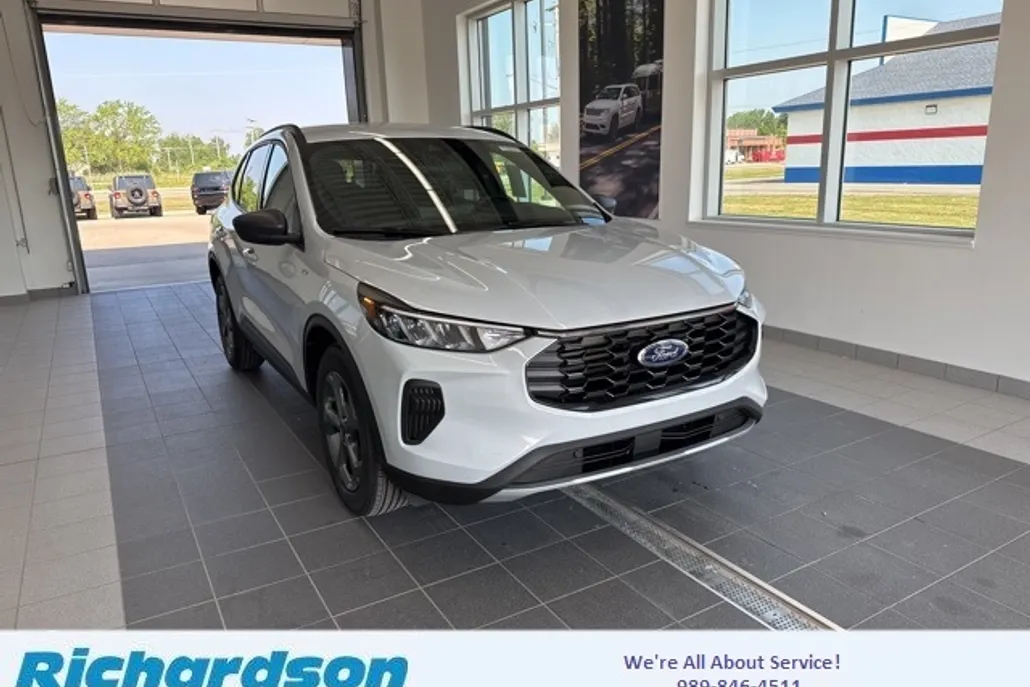 2025 Ford Escape ST-Line photo 1
