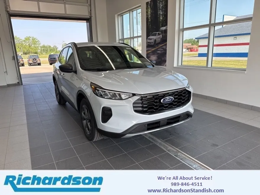 2025 Ford Escape ST-Line photo 1