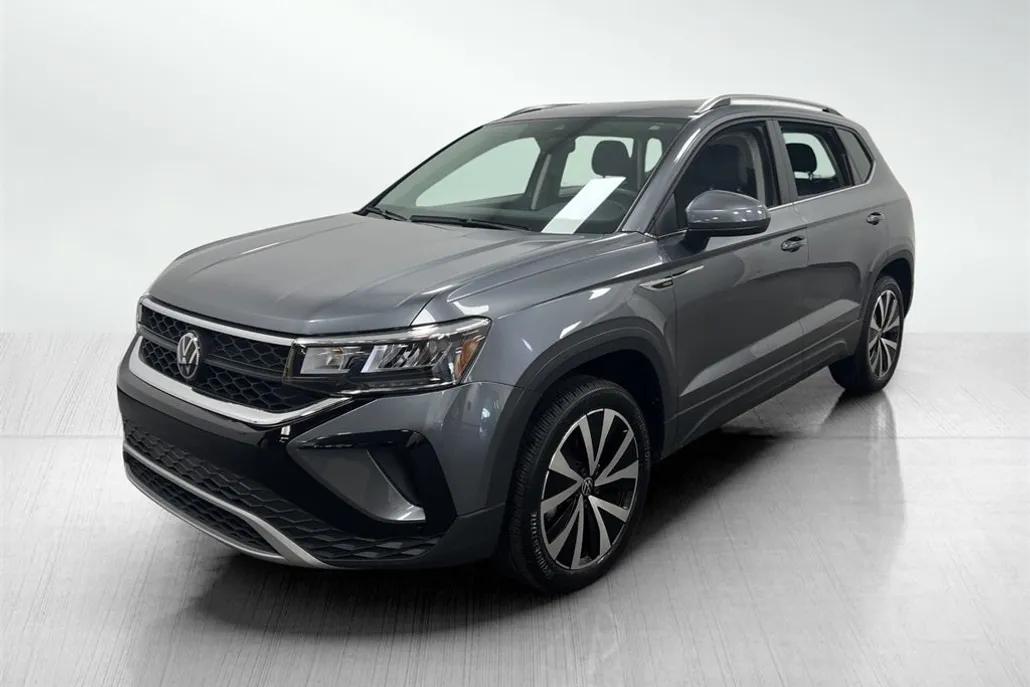 2024 Volkswagen Taos SE photo 1