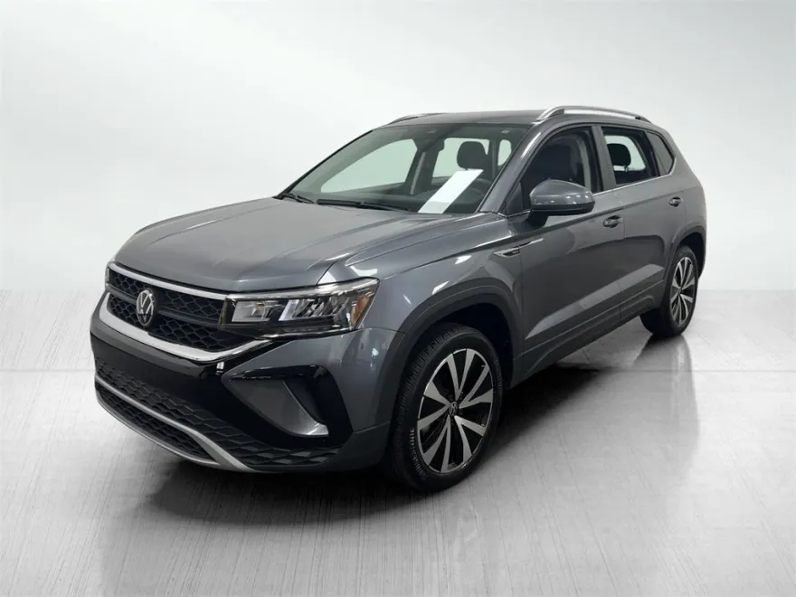 2024 Volkswagen Taos SE photo 1