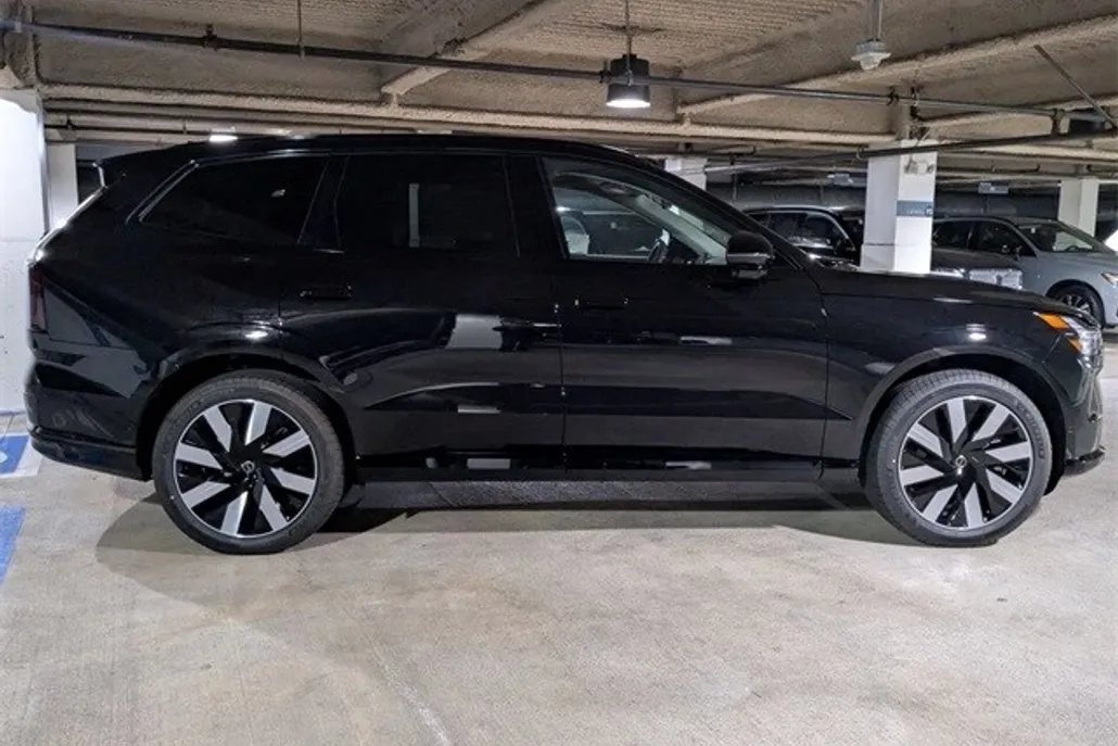 2025 Volvo EX90 Twin Motor Performance Plus photo 1