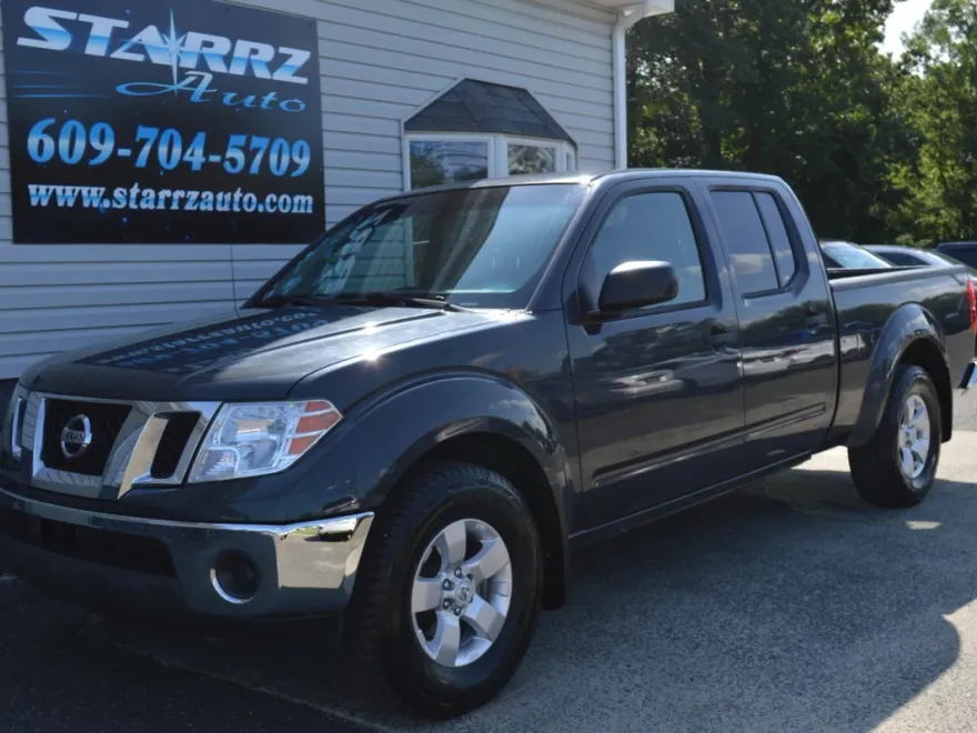 2010 Nissan Frontier Crew Cab SE photo 1