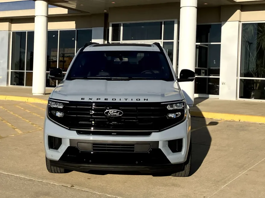 2025 Ford Expedition Platinum photo 1