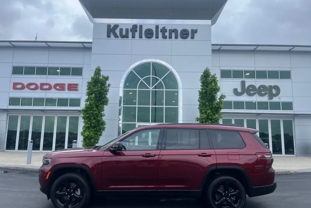 2021 Jeep Grand Cherokee Altitude photo 1