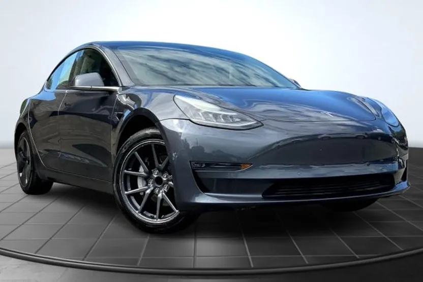 2018 Tesla Model 3 Long Range photo 1