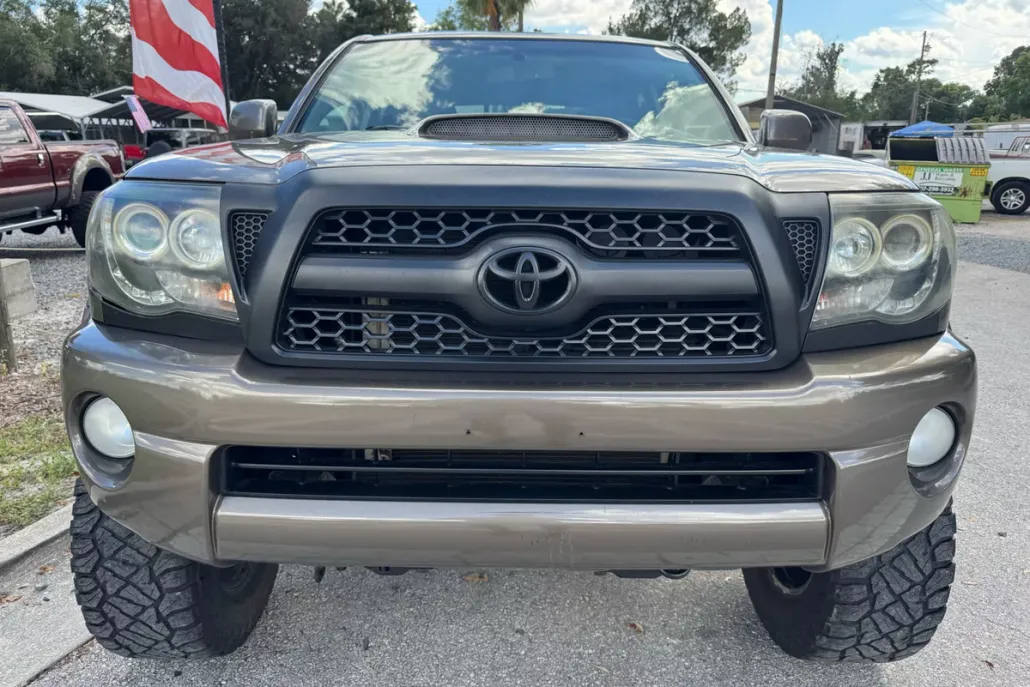 2011 Toyota Tacoma V6 PreRunner photo 1