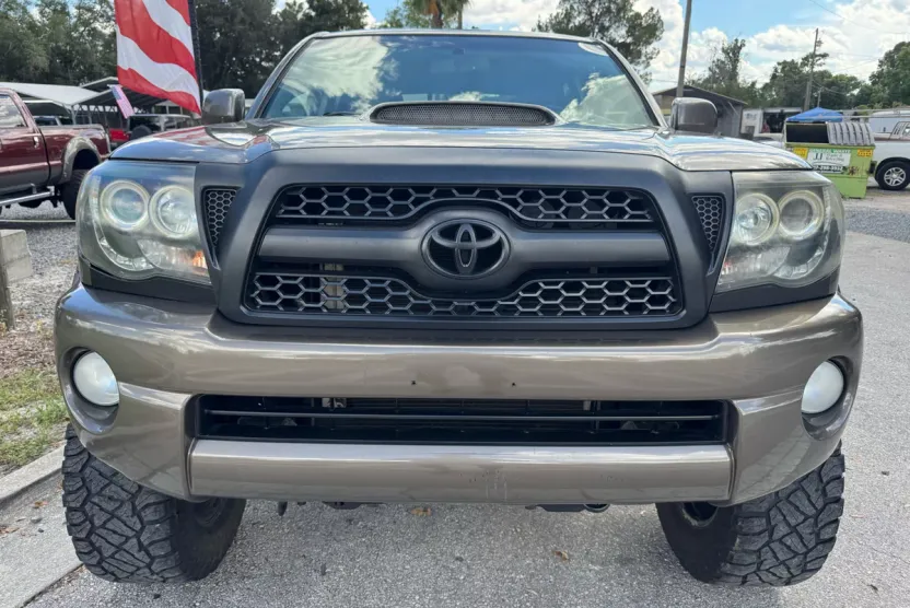 2011 Toyota Tacoma V6 PreRunner photo 1