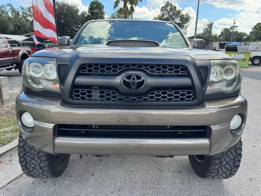 2011 Toyota Tacoma V6 PreRunner photo 1