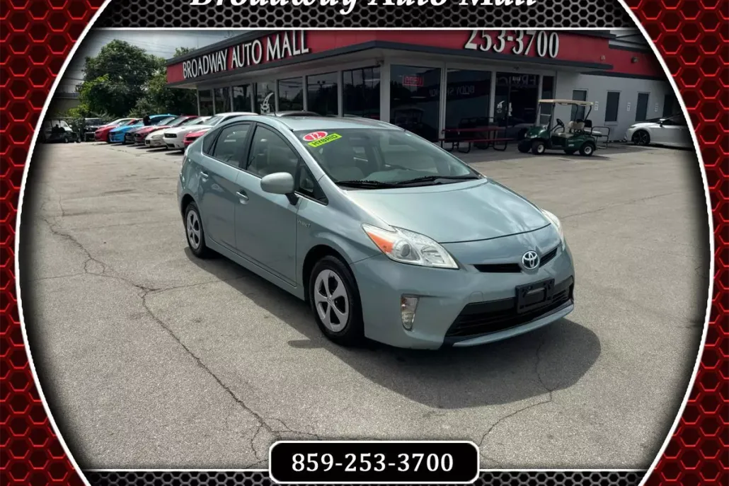 2012 Toyota Prius Three photo 1