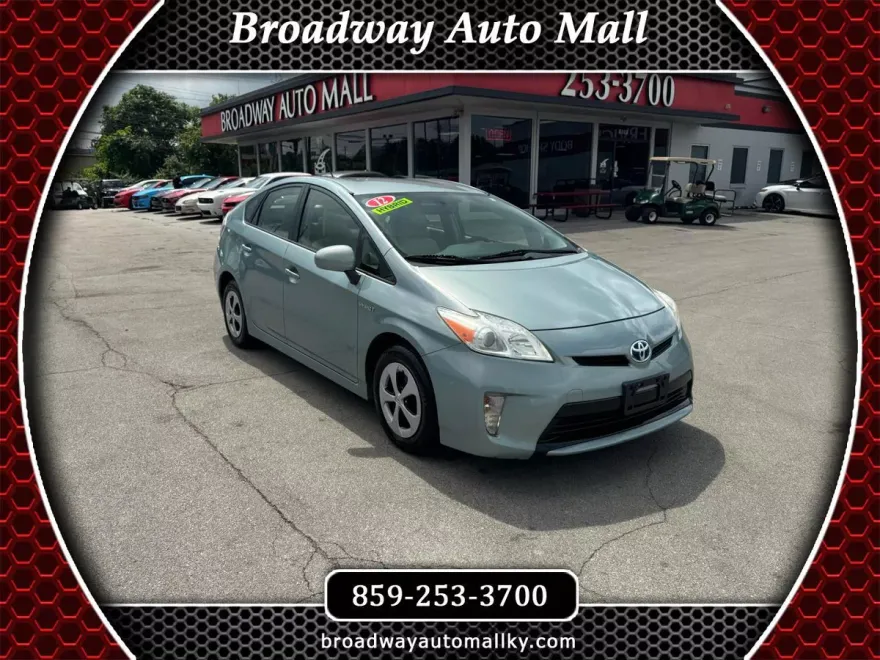 2012 Toyota Prius Three photo 1