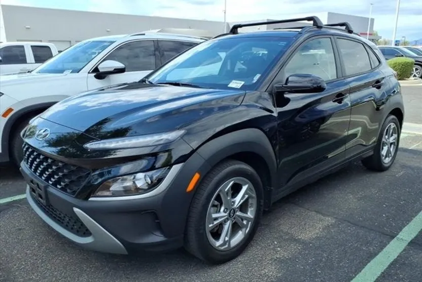 2022 Hyundai Kona SEL photo 1