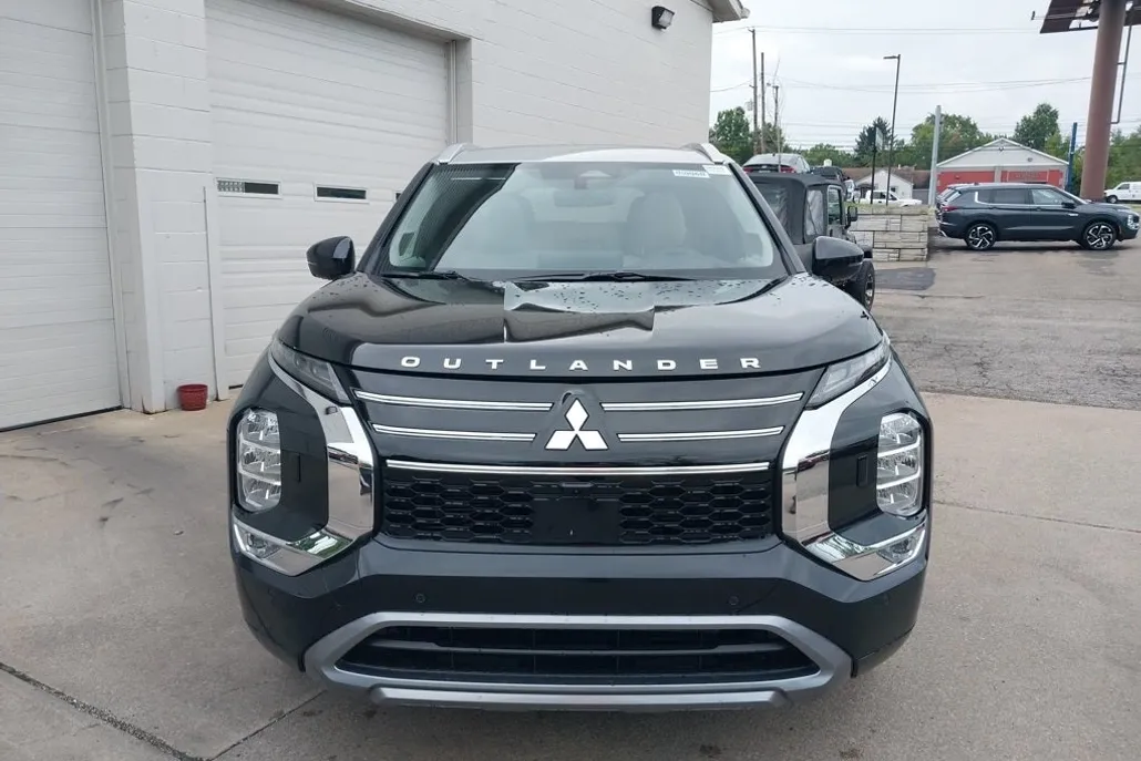 2025 Mitsubishi Outlander SEL Platinum photo 1