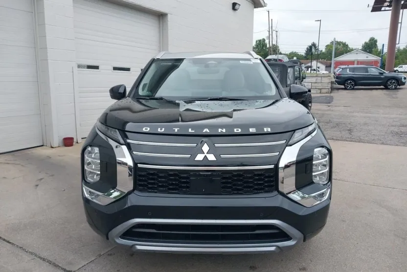 2025 Mitsubishi Outlander SEL Platinum photo 1