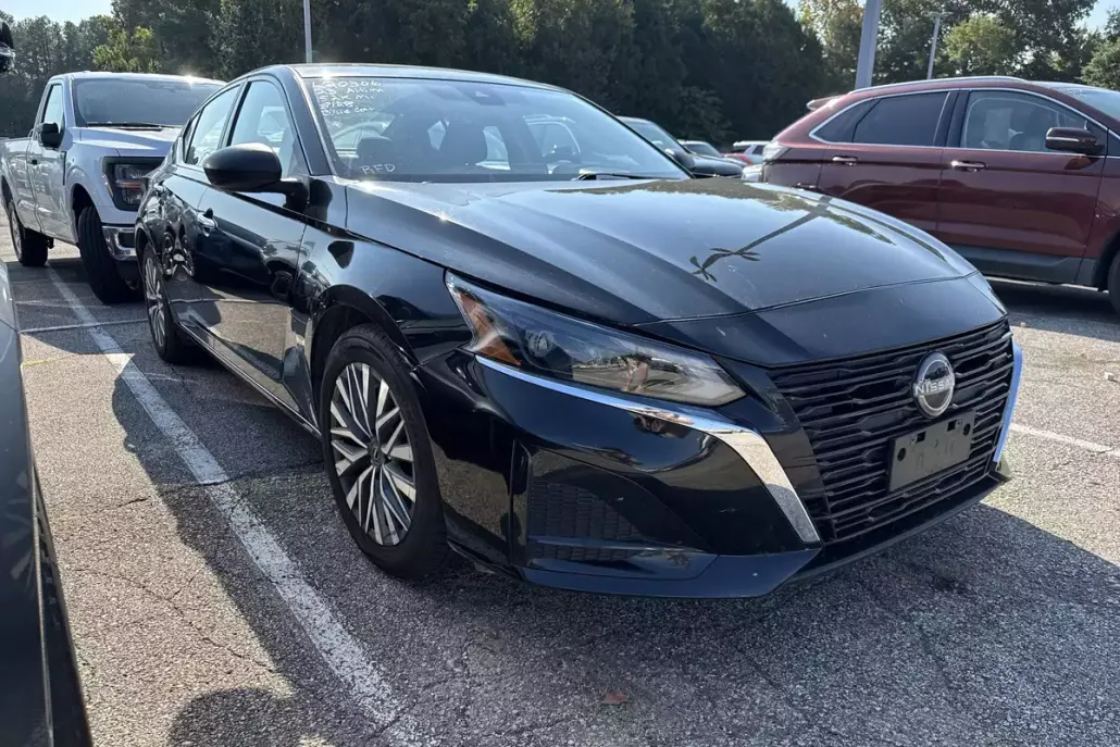2024 Nissan Altima 2.5 SV photo 1