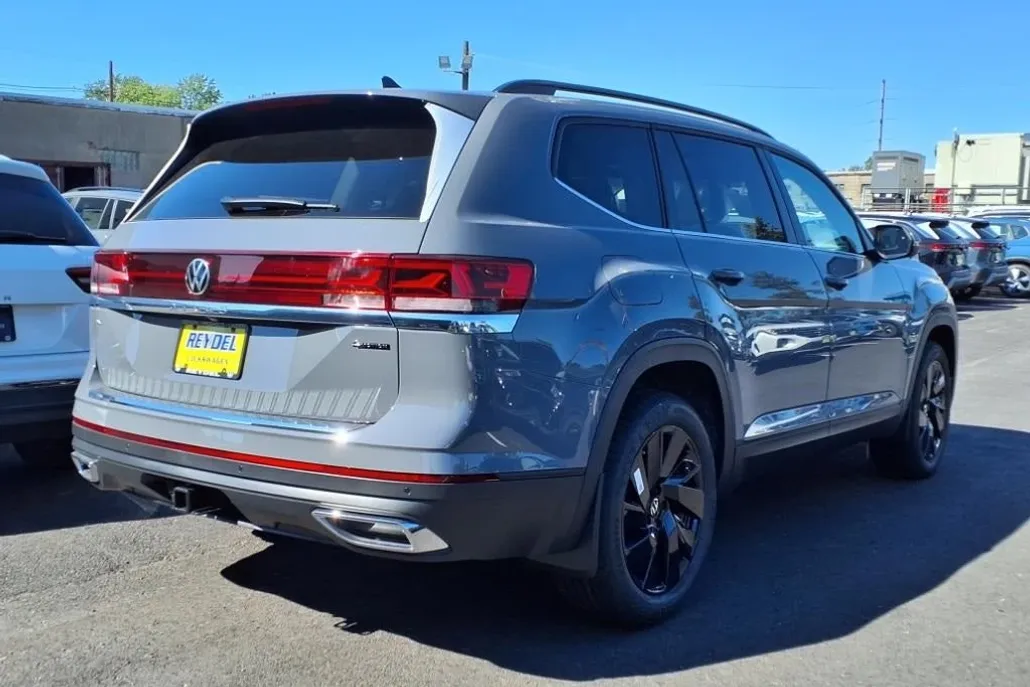 2026 Volkswagen Atlas SE Technology photo 1