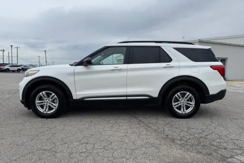 2022 Ford Explorer XLT photo 2