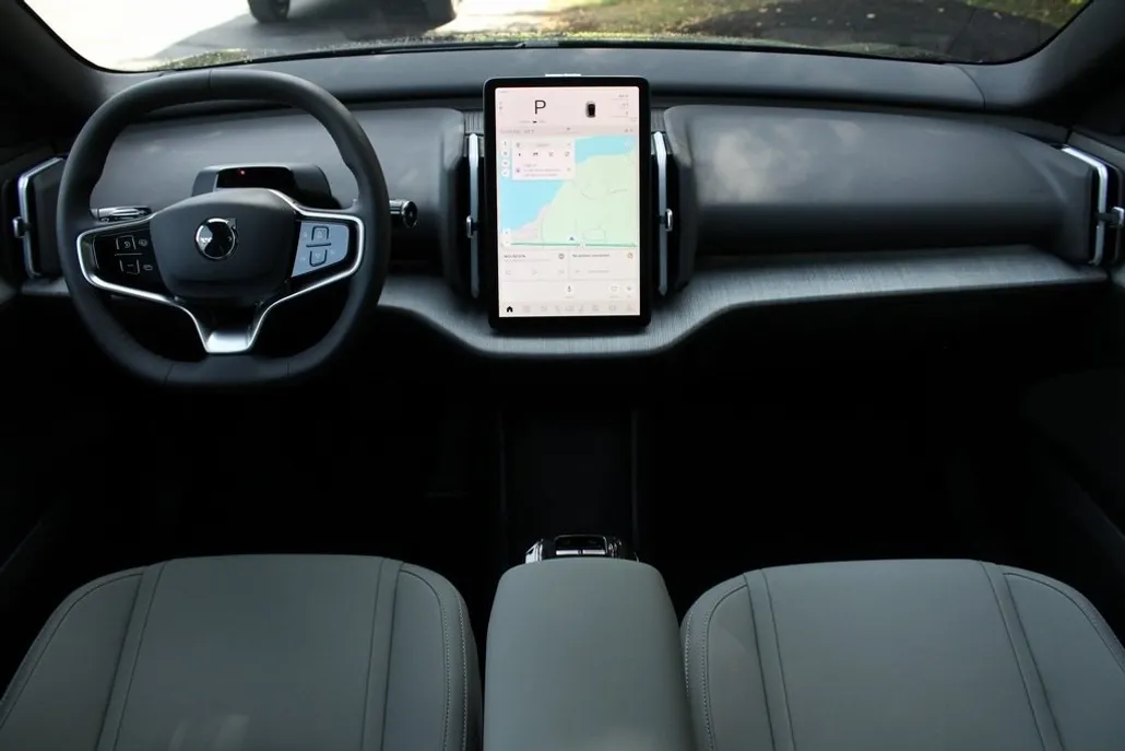 2025 Volvo EX30 Plus photo 1
