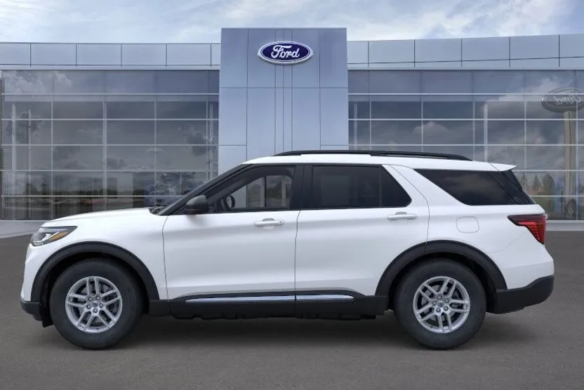 2025 Ford Explorer photo 1