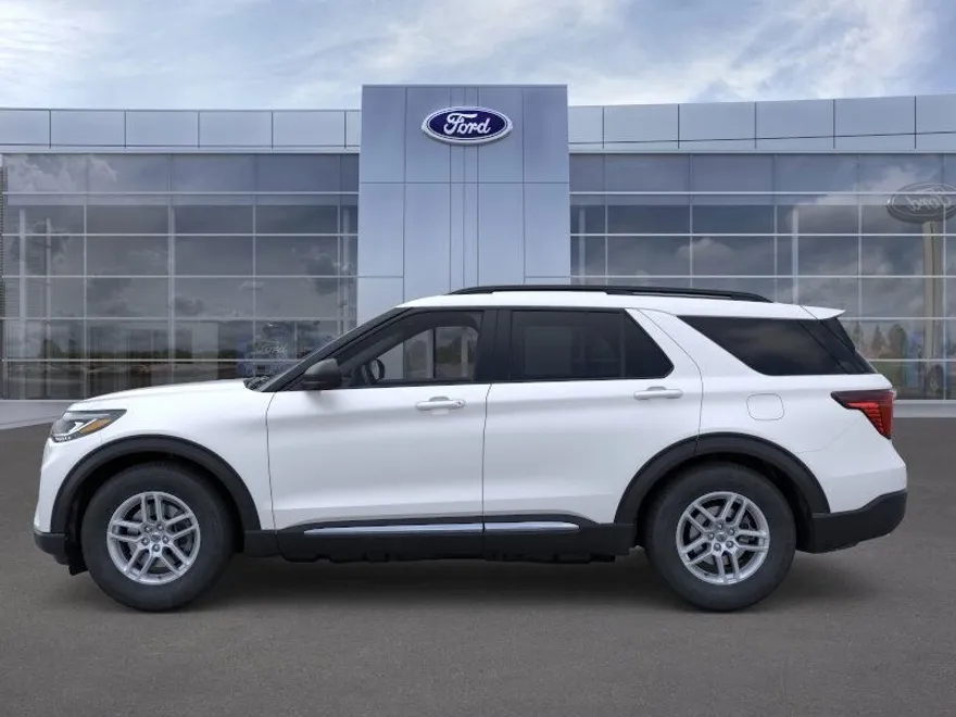 2025 Ford Explorer photo 1