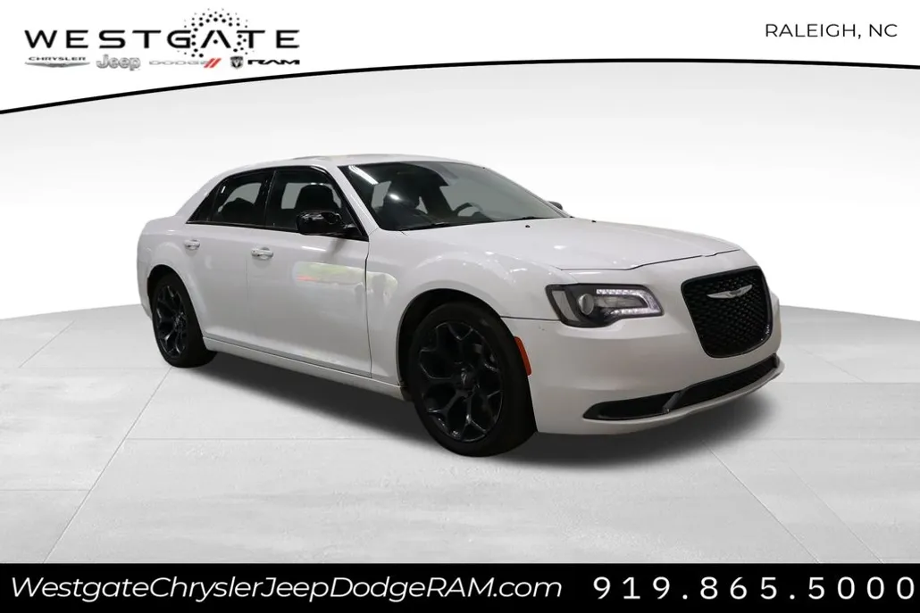 2019 Chrysler 300 Touring photo 1