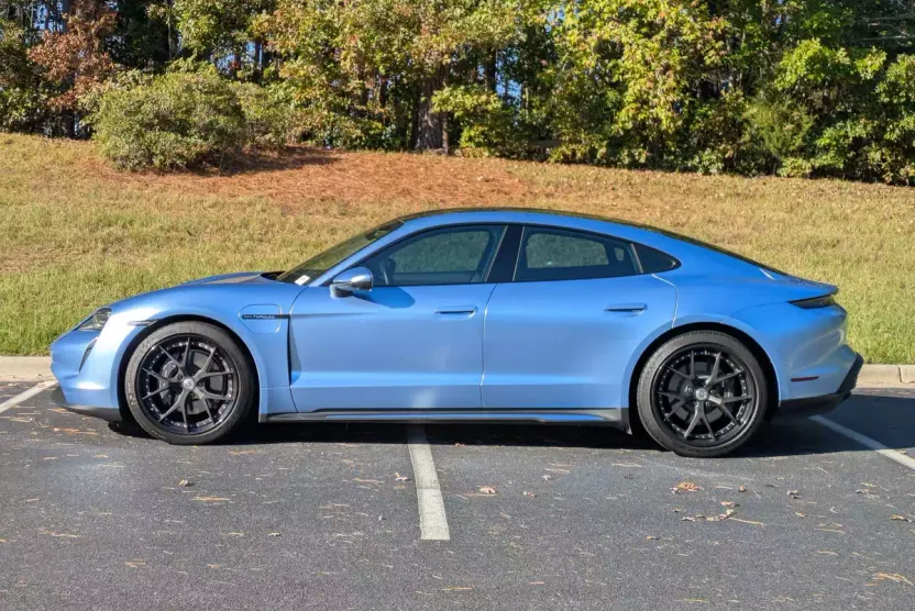 2023 Porsche Taycan photo 1