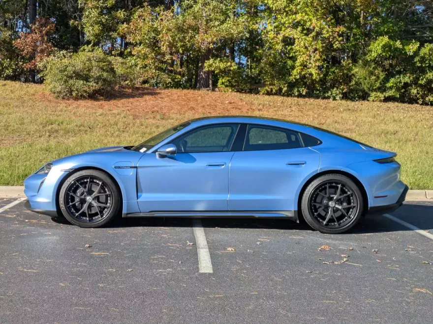 2023 Porsche Taycan photo 1