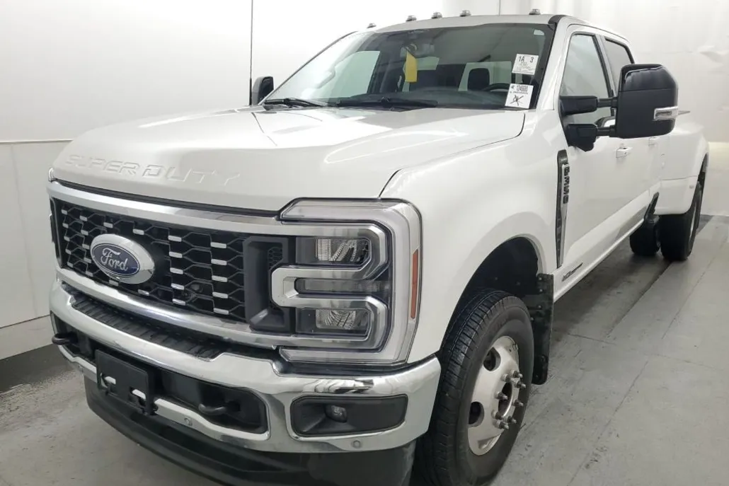 2024 Ford F-350 Lariat photo 1