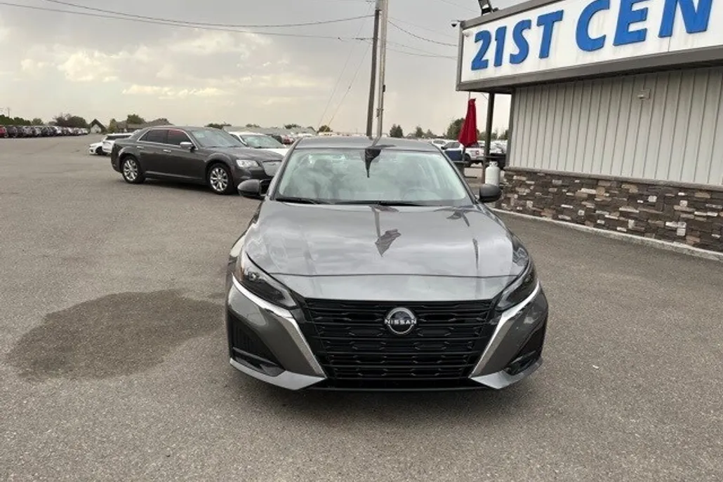 2024 Nissan Altima 2.5 SV photo 1
