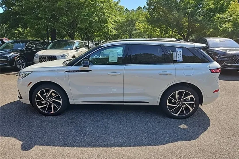 2024 Lincoln Corsair Grand Touring photo 1