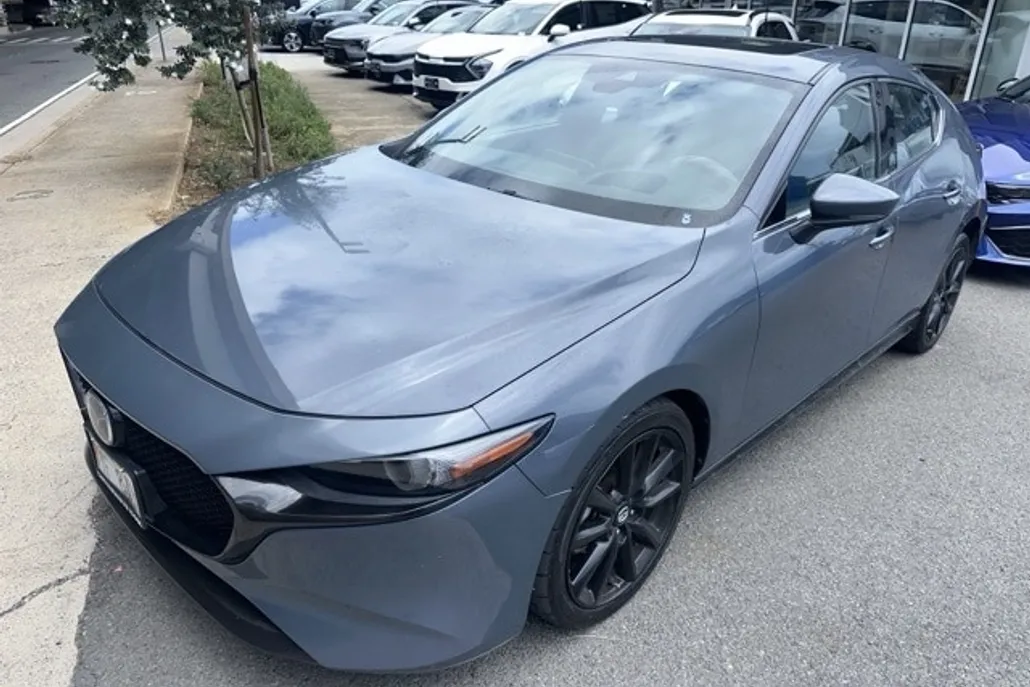 2020 Mazda Mazda3 Premium photo 1