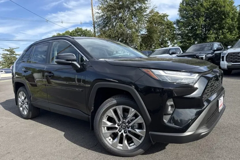 2025 Toyota RAV4 XLE Premium photo 1